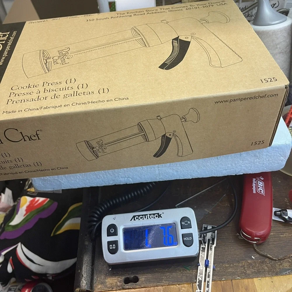 The Pampered Chef Cookie Press 1525 With 16 Cookie‎ Discs Designs